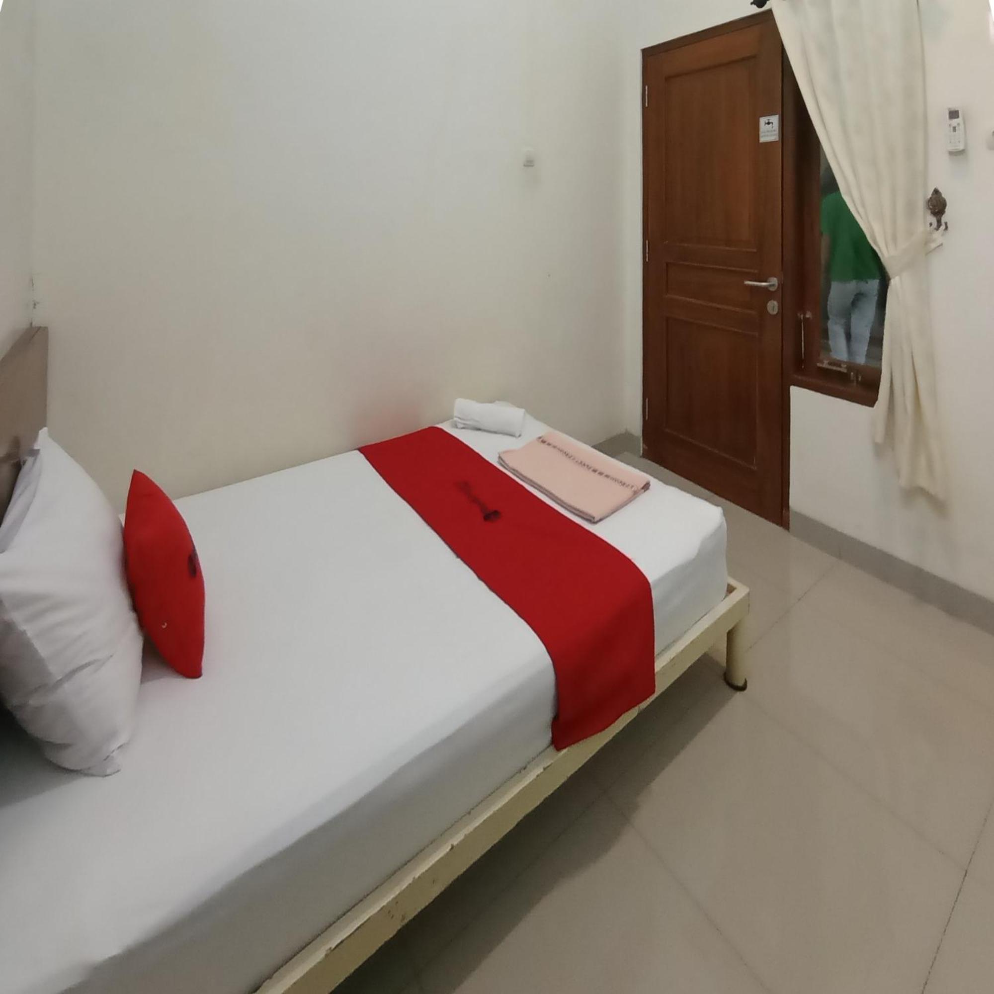 Reddoorz At Syariah House Purwokerto Hotel Exterior foto