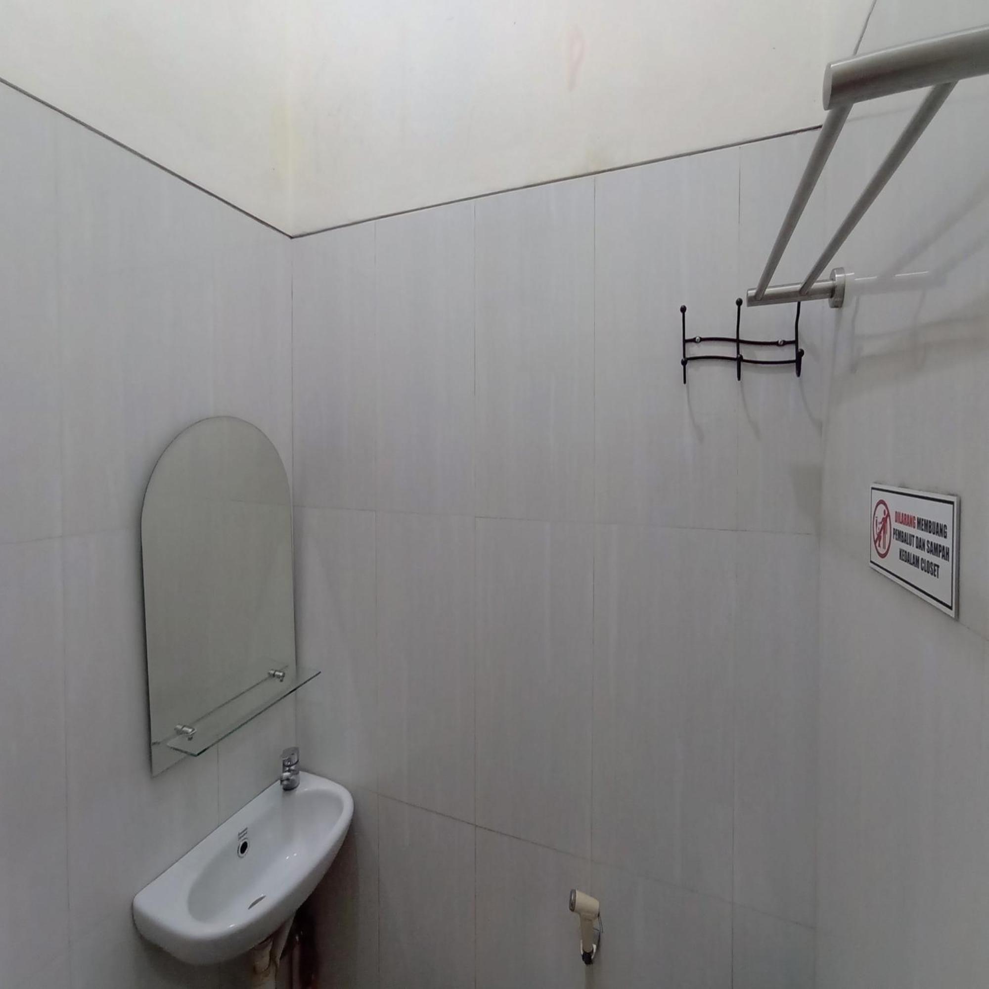 Reddoorz At Syariah House Purwokerto Hotel Exterior foto