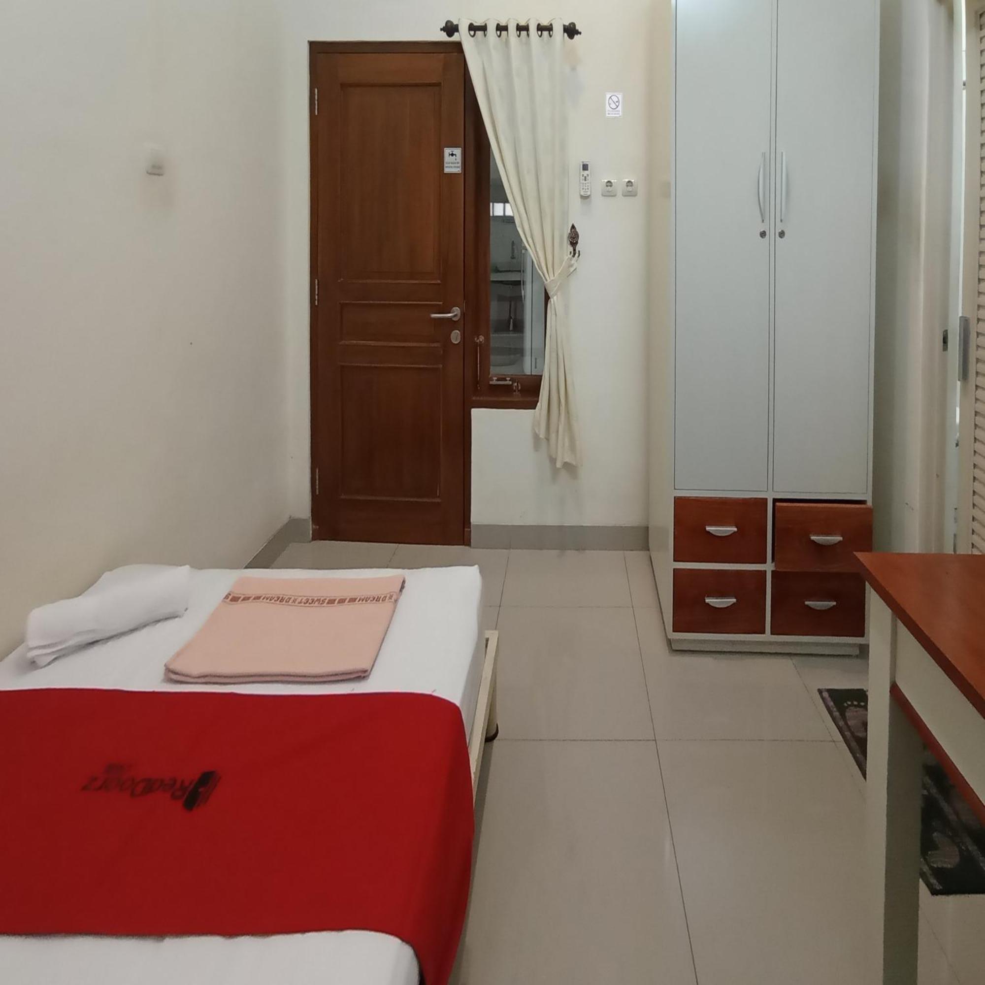 Reddoorz At Syariah House Purwokerto Hotel Exterior foto
