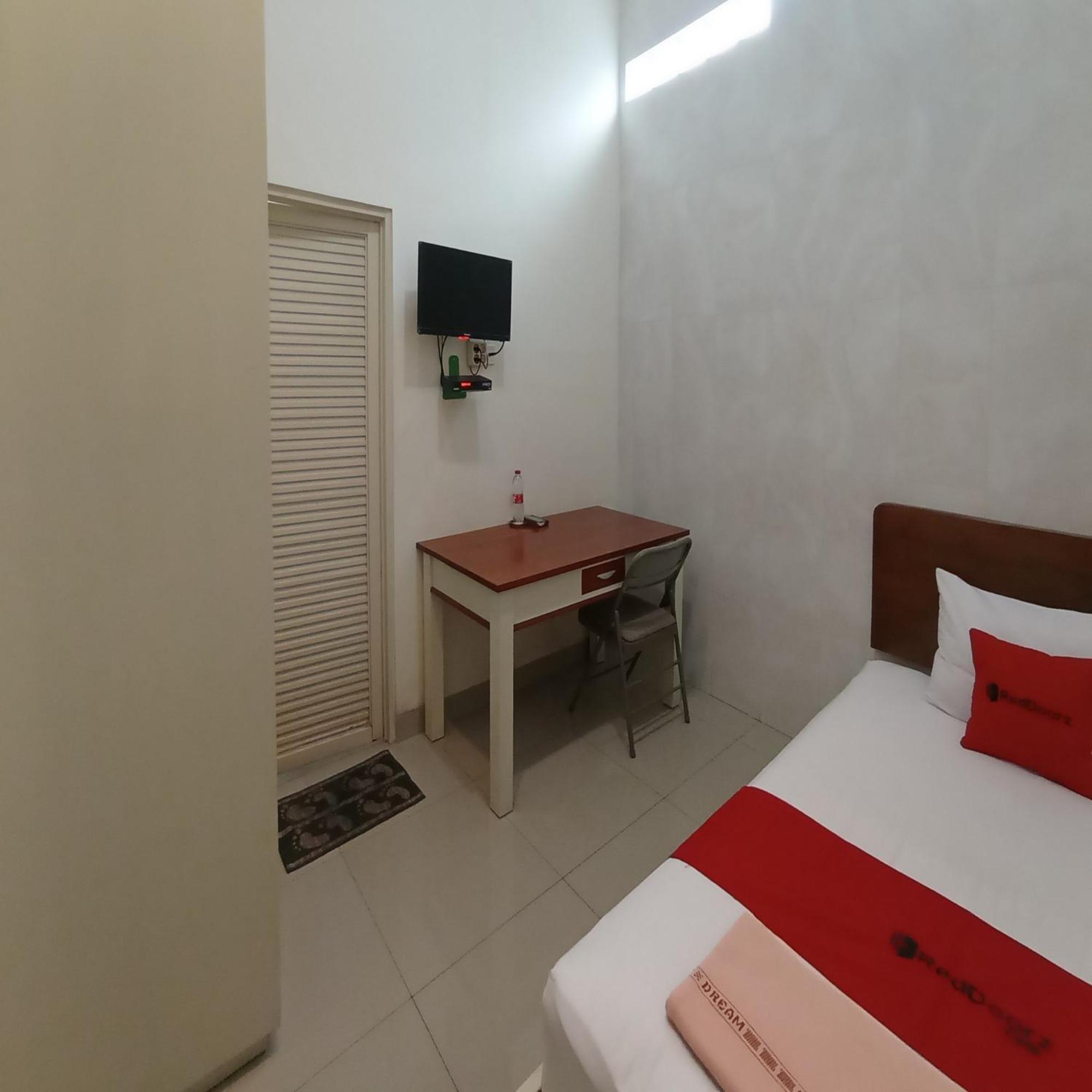 Reddoorz At Syariah House Purwokerto Hotel Exterior foto