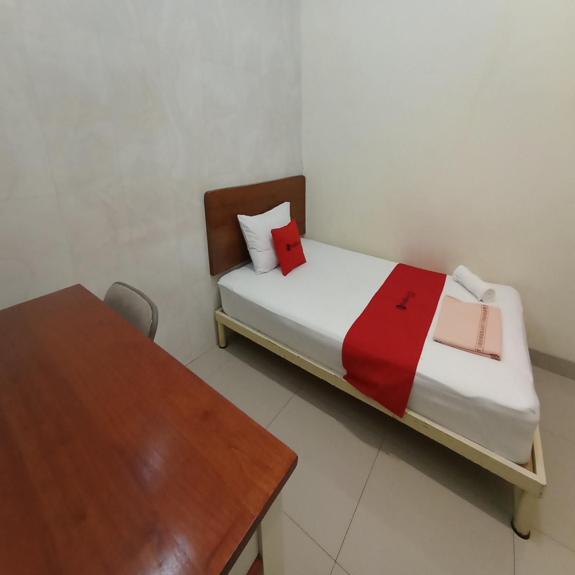 Reddoorz At Syariah House Purwokerto Hotel Exterior foto