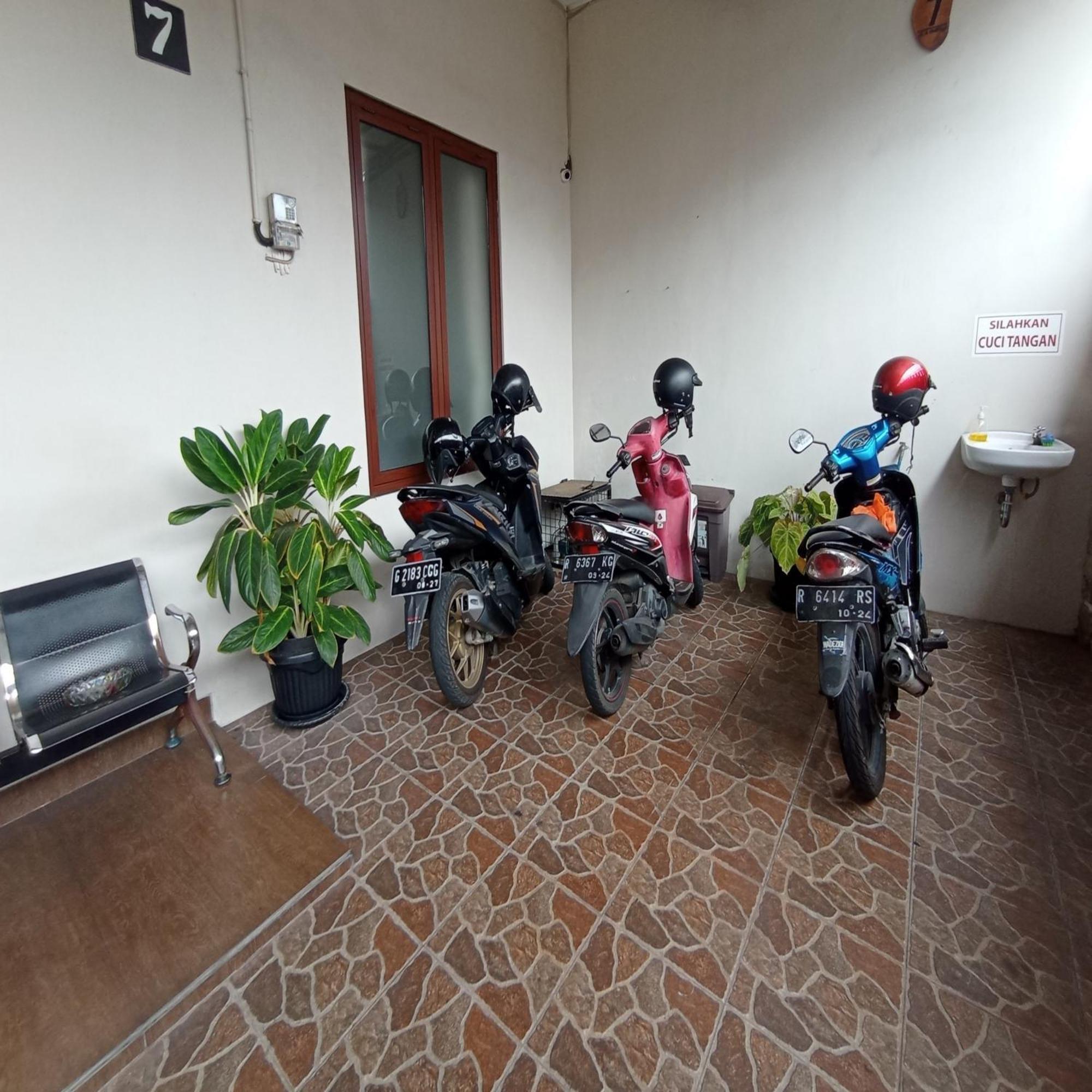 Reddoorz At Syariah House Purwokerto Hotel Exterior foto