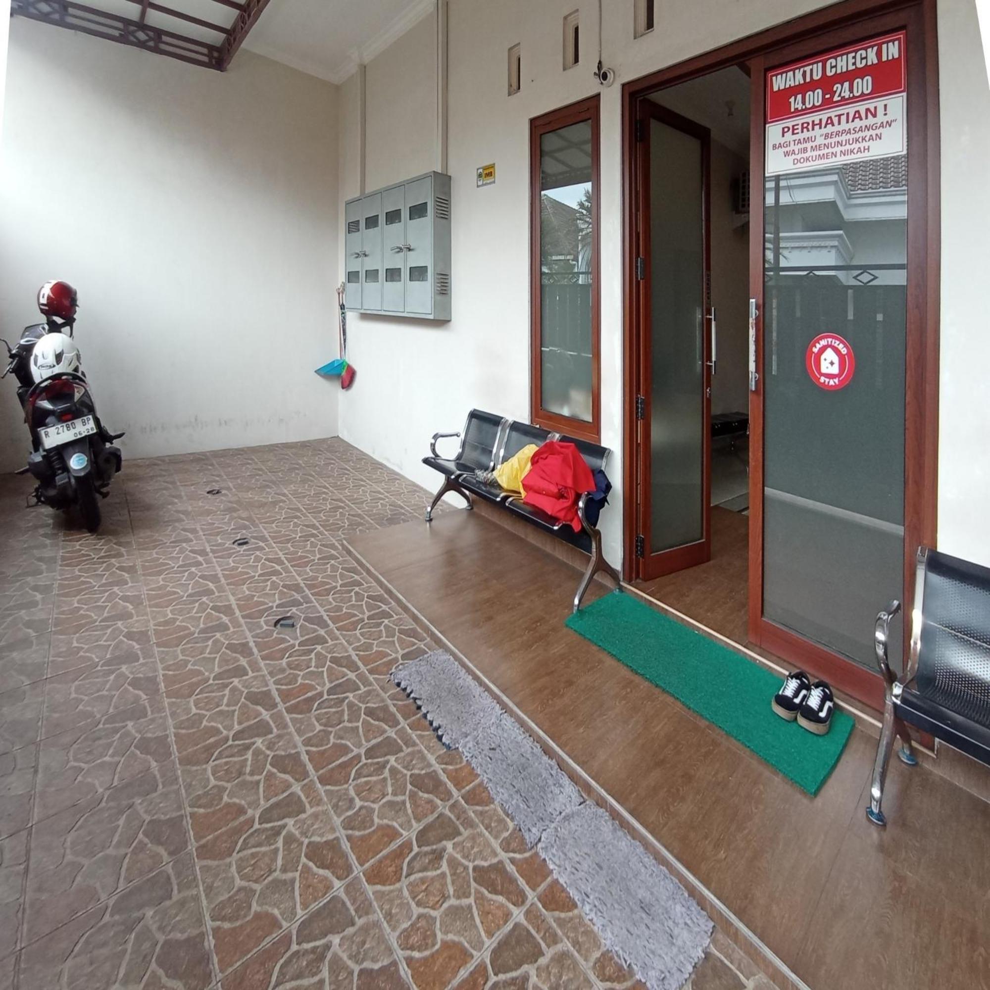 Reddoorz At Syariah House Purwokerto Hotel Exterior foto