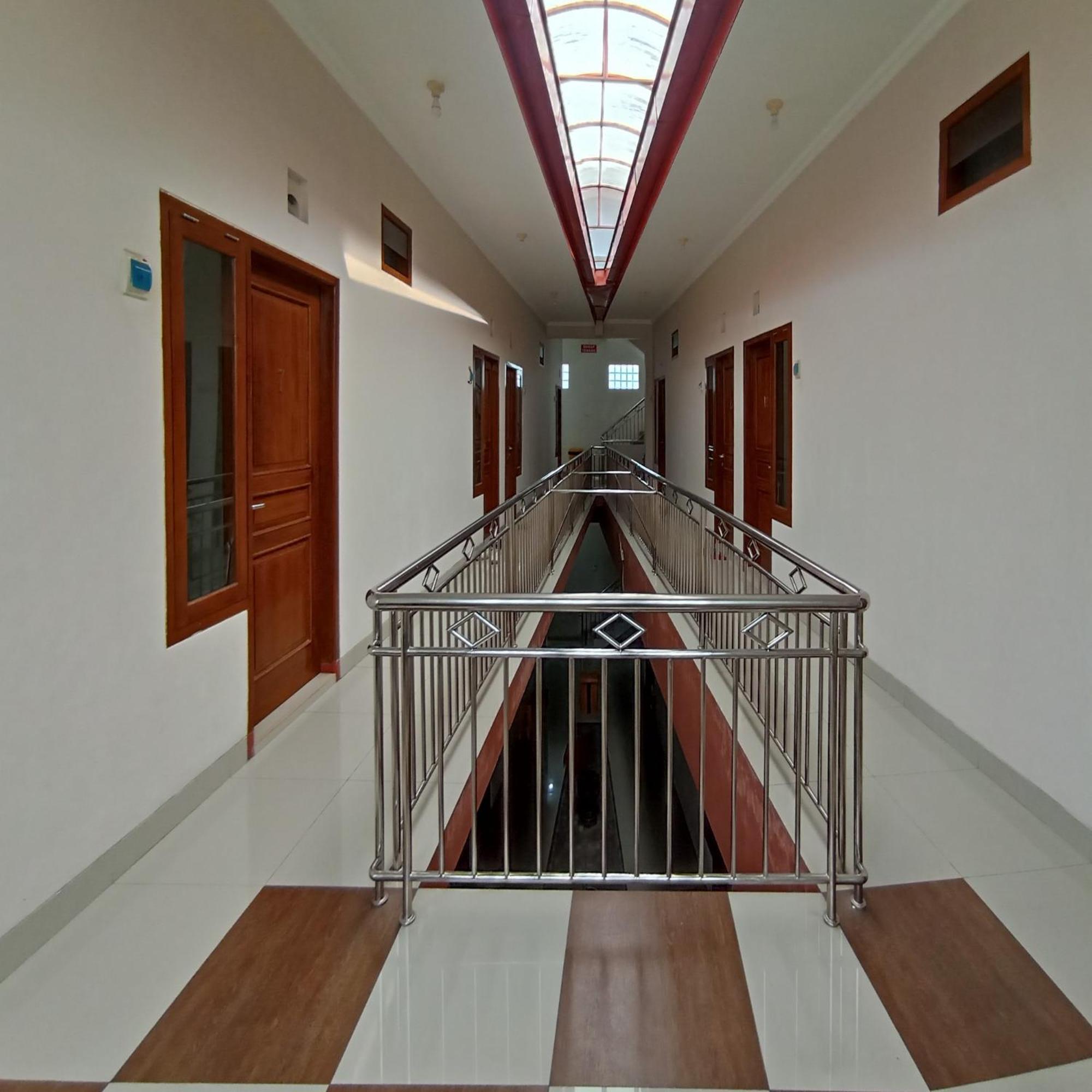 Reddoorz At Syariah House Purwokerto Hotel Exterior foto