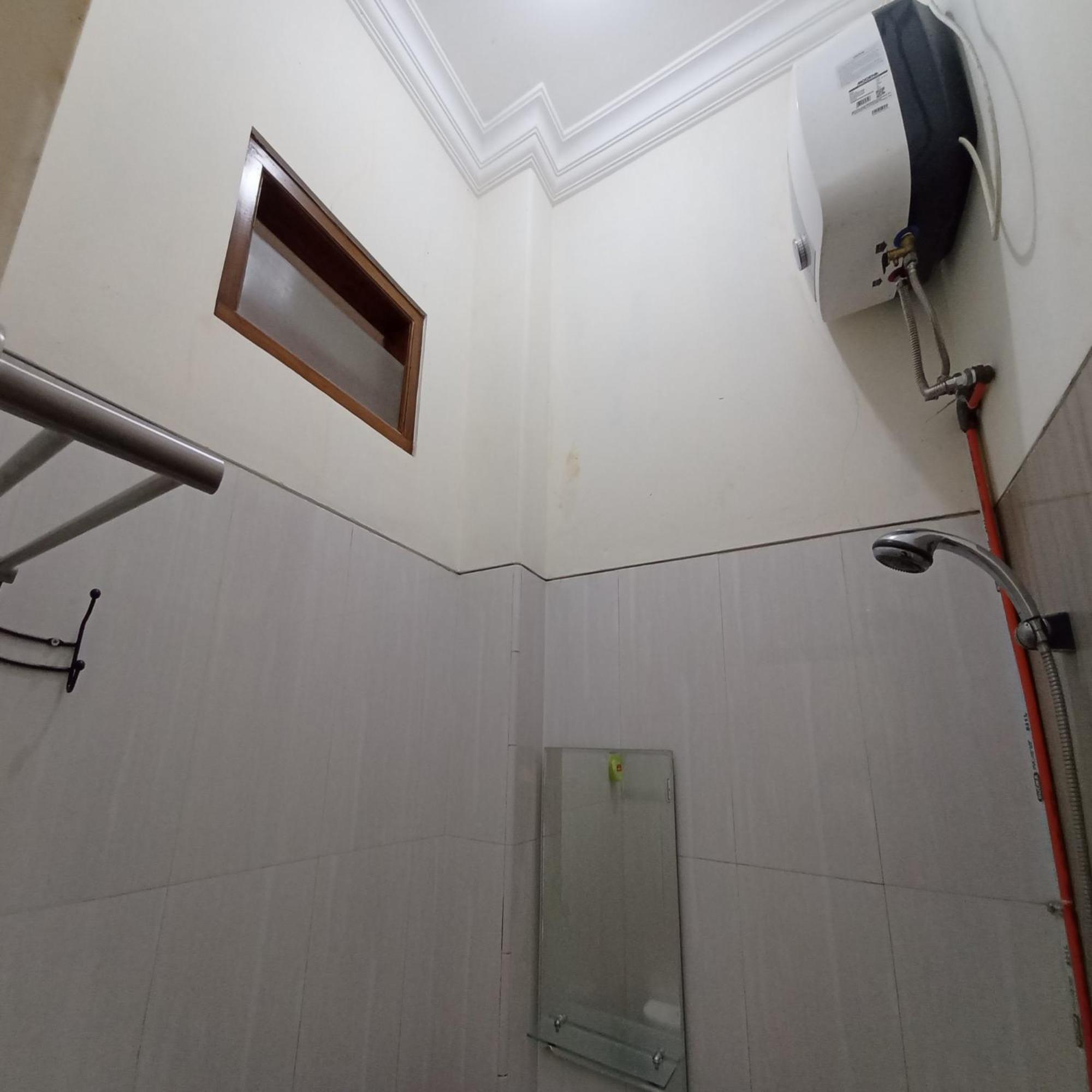 Reddoorz At Syariah House Purwokerto Hotel Exterior foto